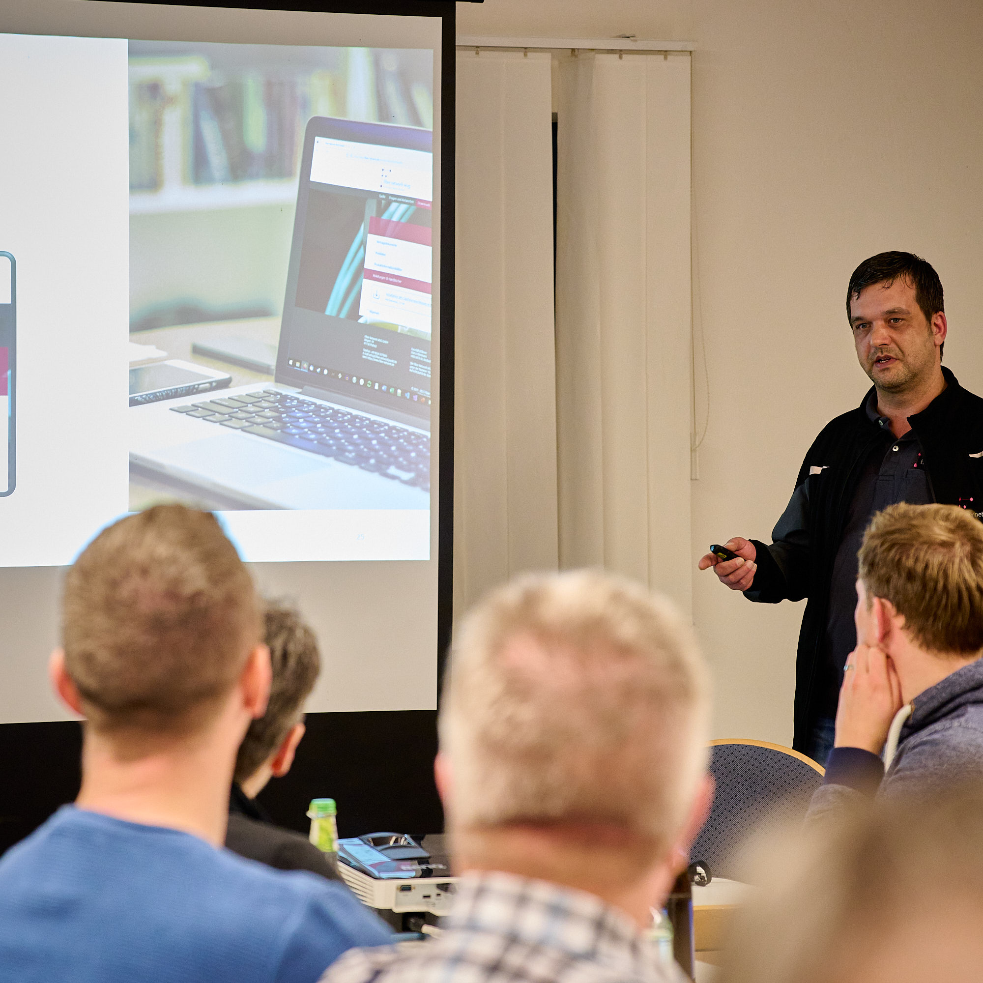 Marco Kleemann während der Präsentation bei der Infoveranstaltung in Frickenfelden