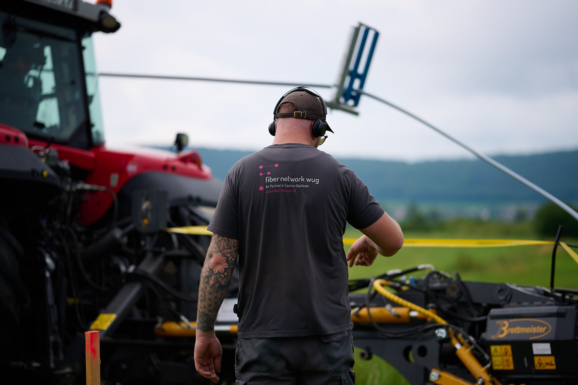 Unser Team bei der Arbeit mit dem Verlegepflug